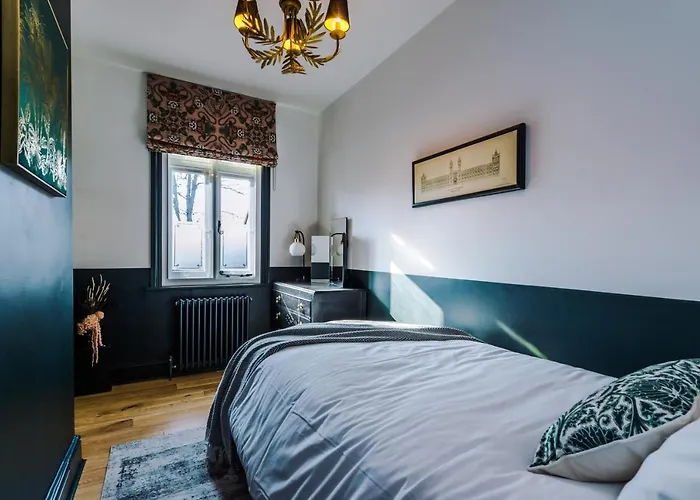 Stunning Home In Windsor By Casa By Grace, Idyllic Location, Perfect For Large Groups, Pet Friendly, Sleeps 7-9!