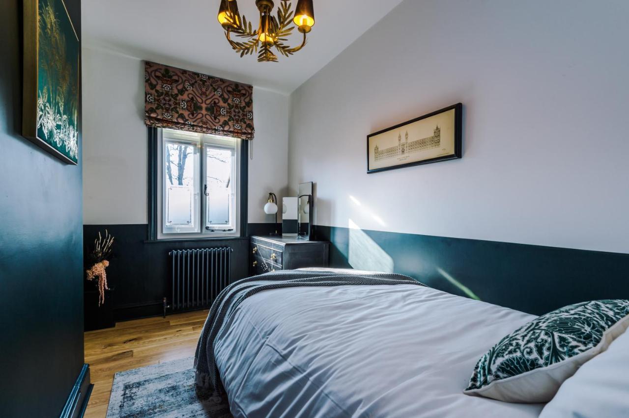 Casa de Férias Spectacular In By Casa By Grace, Idyllic Location, Perfect For Large Groups, Pet Friendly, Sleeps 7-9! Windsor