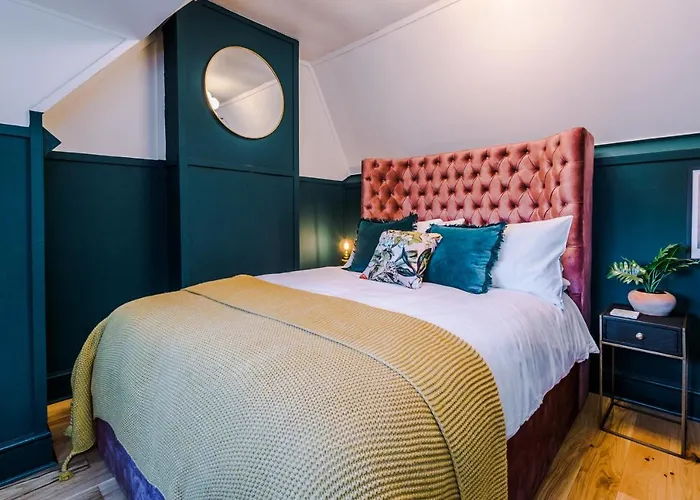 Stunning Home In Windsor By Casa By Grace, Idyllic Location, Perfect For Large Groups, Pet Friendly, Sleeps 7-9!